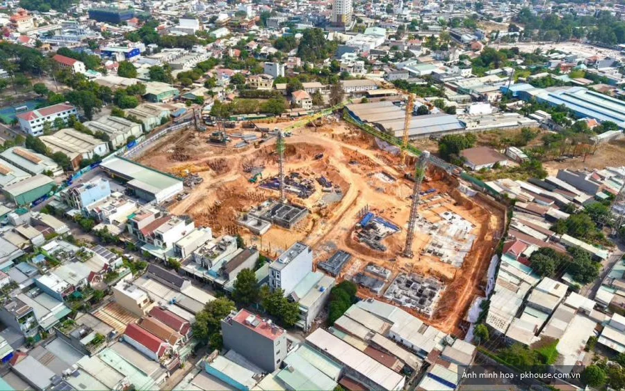 Ảnh thực tế công trường tháng 4/2026, giai đoạn thi công móng dự án Bcons Center City