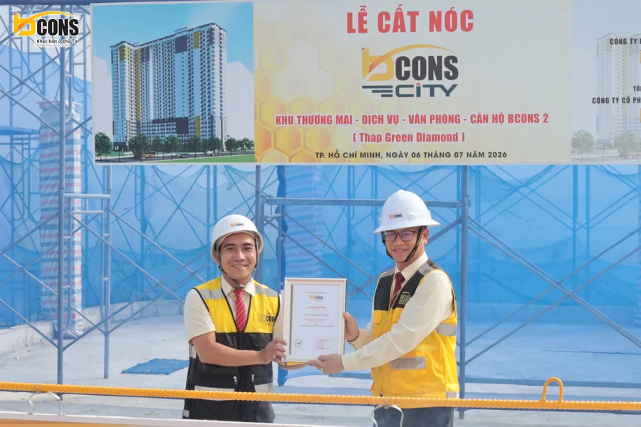 Nghi thức cất nóc tại công trường tháp Green Diamond tháng 7 năm 2026